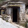 Entrance to rGyal tshab rje's cave, Ra kha brag