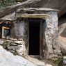 Entrance to rGyal tshab rje's cave, Ra kha brag