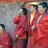 Nuns standing along a wall.