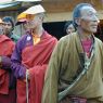 <div>Monks and laypeople waiting for Khenpo Jikme Phutsok, the founder of the Larung Gar religious community, to arrive.</div>