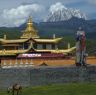 Snow mountain behind Lhagang Monatsery building.&nbsp;