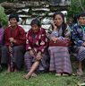 Women came for watching Lha sits on the bottom of chorten