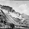 South face of Potala from elevated position near the western gate of Lhasa. Copyright Pitt Rivers Museum, University of Oxford 1998.286.38