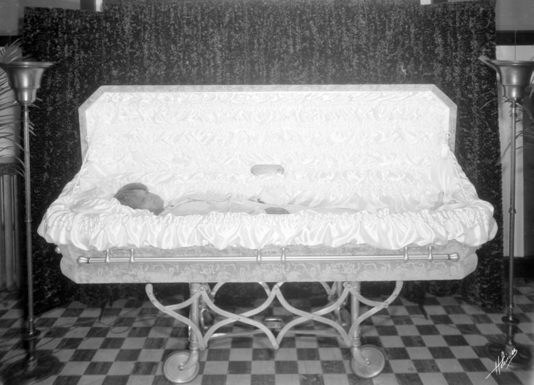 Untitled deceased woman (Y21555B)